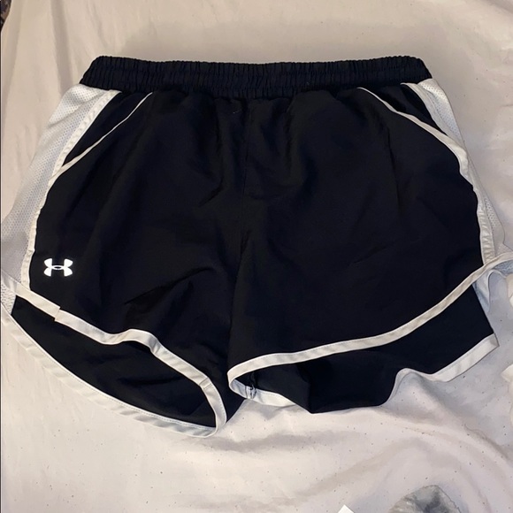 Under Armour Pants - Athletic shorts